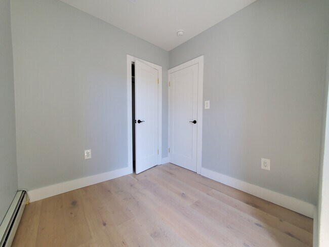 325 Ave E 3 - 328 Avenue E Unit 3