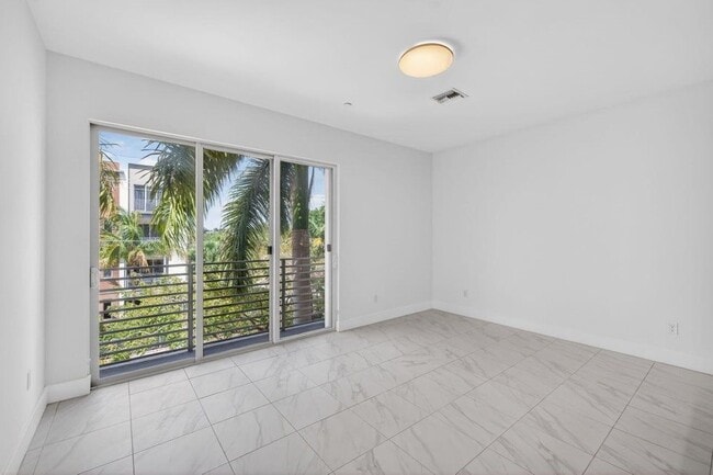 Photo - 1044 NE 18th Ave Unidad 203