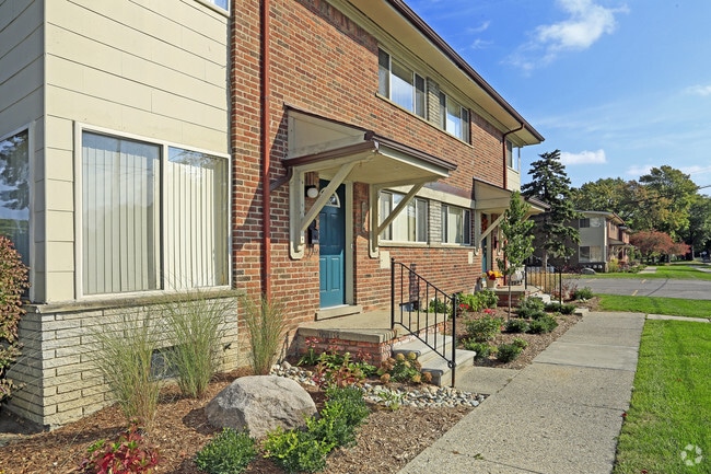 Arlington Townhomes & Apartments