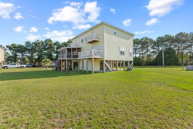 Building Photo - 220 Twin Oaks Dr