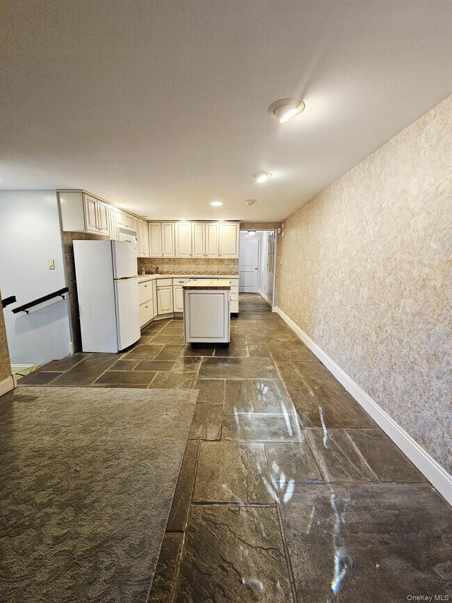 Photo - 624 Russet Rd