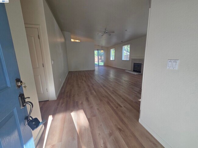 Photo - 1646 Mallard St