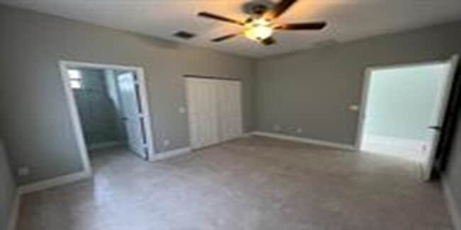 Photo - 227 N E St
