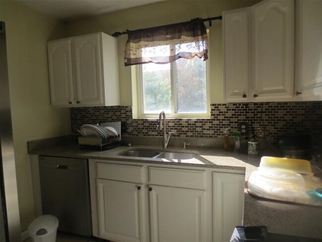 Photo - 823 Jennifer Ln