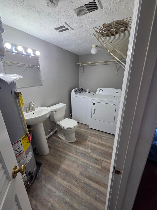 Photo - 3411 Sutherland Dr