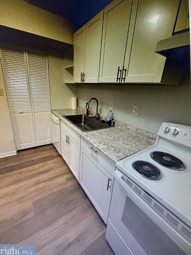 Photo - 4 Dover Hall Unit 4433 ELAN COURT