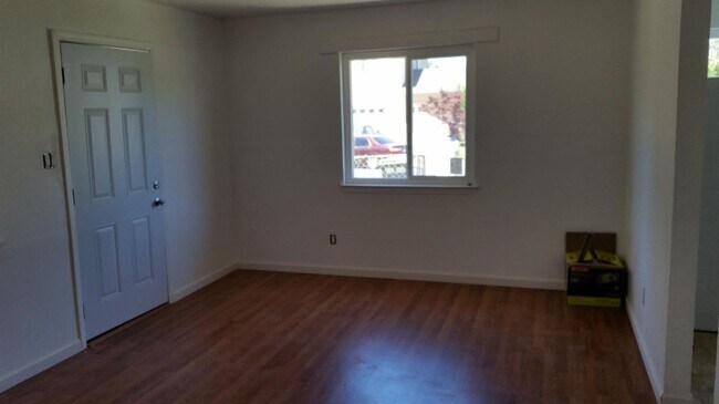 444-444 Harding Ave Unit 440 Harding Ave