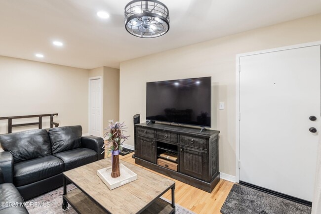 Photo - 13 Ginger Ct