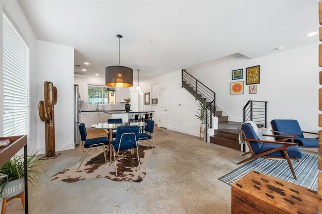 Photo - 1128 Gunter St