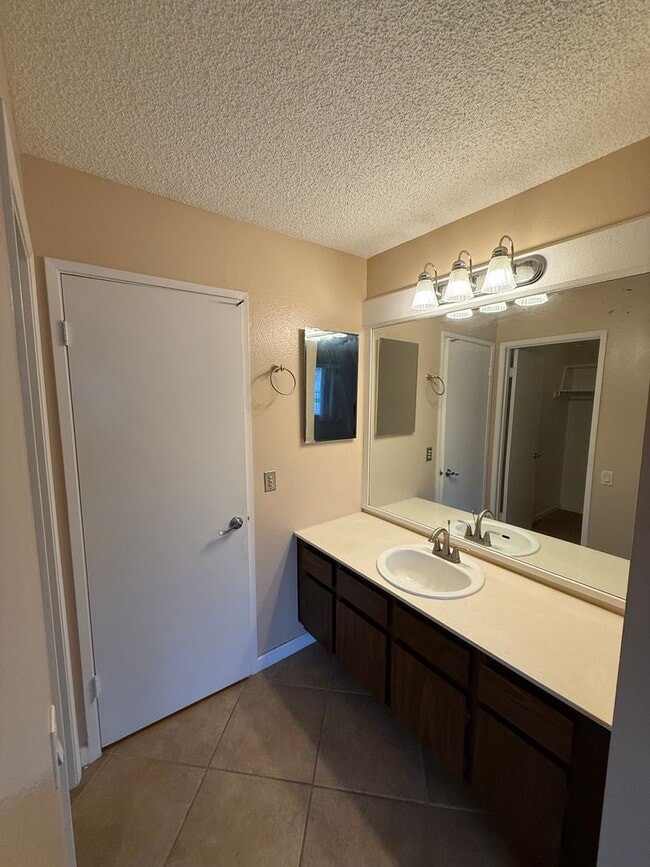 Photo - 2 Bed| 2 Bath | 967 SF | Single Story |