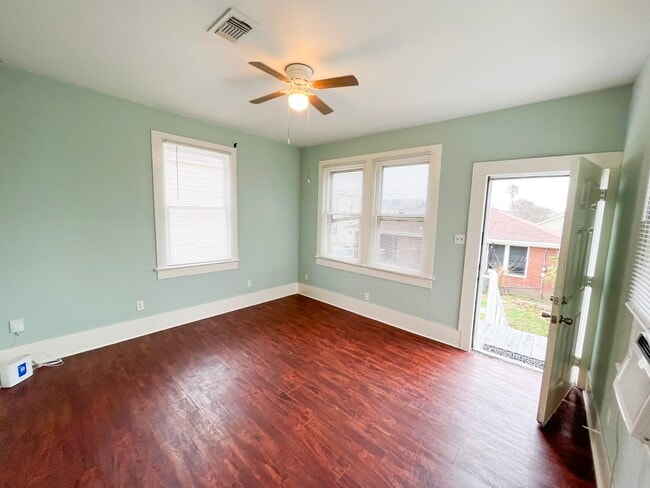 Photo - 4114 Avenue S 1/2 Unidad A