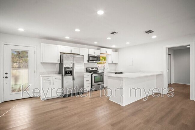 Photo - 4293 Island Cir