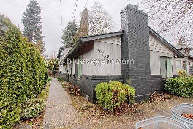 Building Photo - 2 Bed, 1 Bath Triplex in Sellwood-Moreland Rental