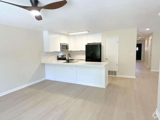 Building Photo - NEW PRICE ! Newly updated Danville Greenbr... Rental