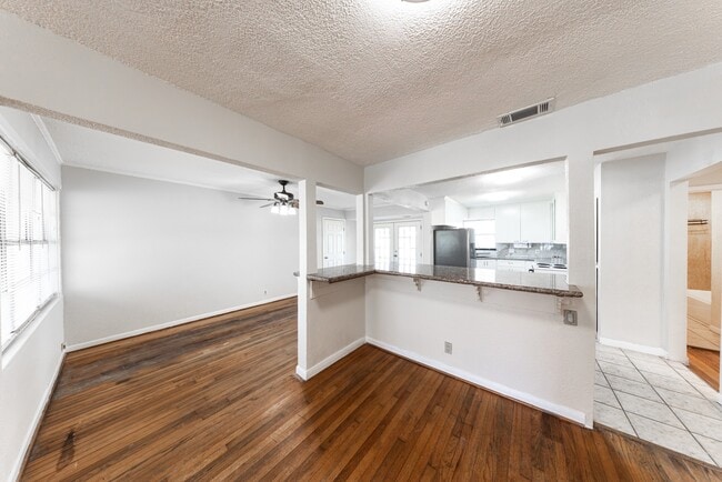 Photo - 4710 Glenmont St