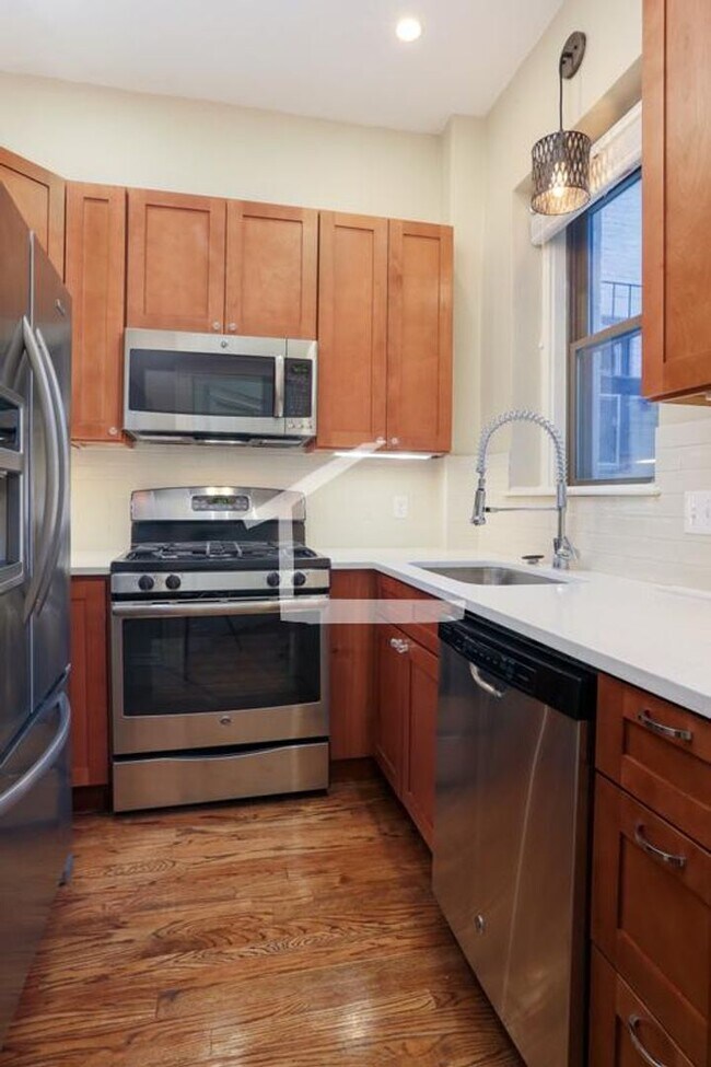 Beautiful 2 bed unit located next to Fenwa... - Beautiful 2 bed unit located next to Fenwa... Condo