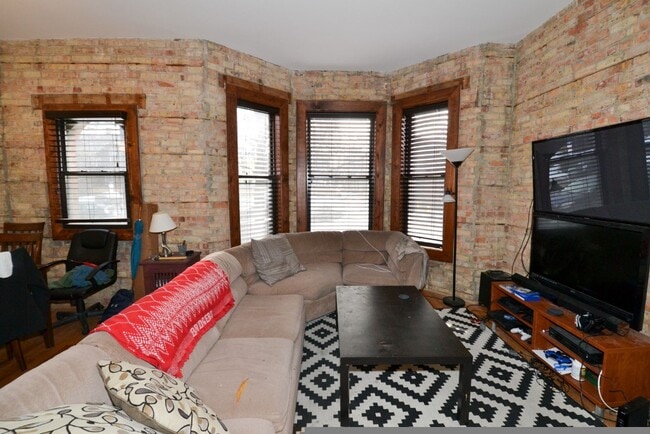 Photo - 1756 W Montrose Ave Unidad 1