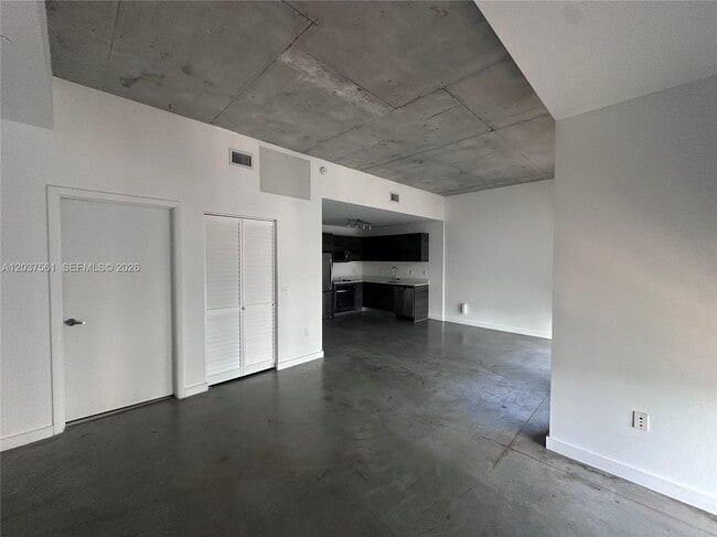 Photo - 151 SE 1st St Unidad 2405
