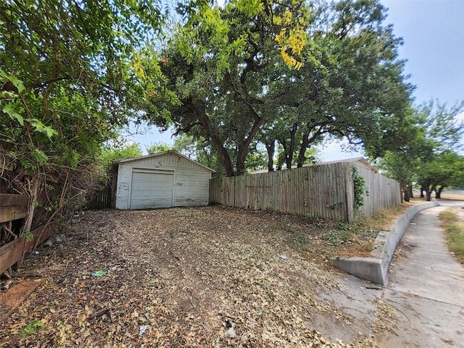 Photo - 558 Harrison Ln