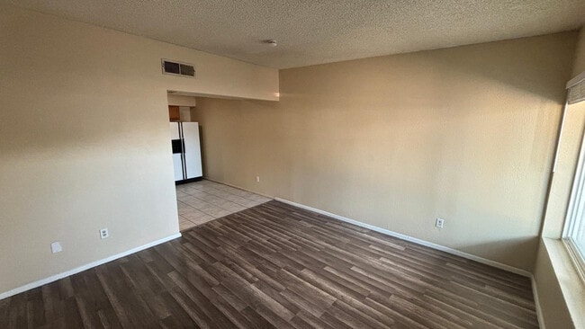 Photo - 1301 W 3rd St Unidad Apt 2