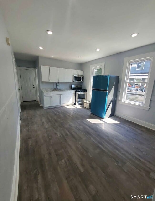 100 Horace St