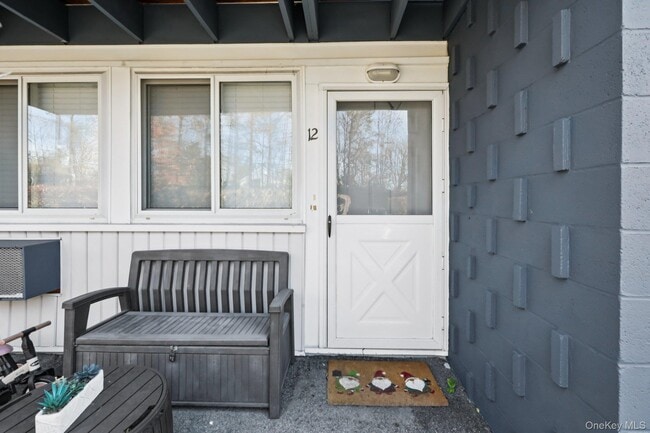 Building Photo - 4 Wyndover Woods Ln Unit 12