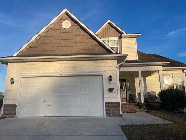 Photo - 3 Bedroom 2.5 Bathroom home located in Rogers Farm in Hubert!