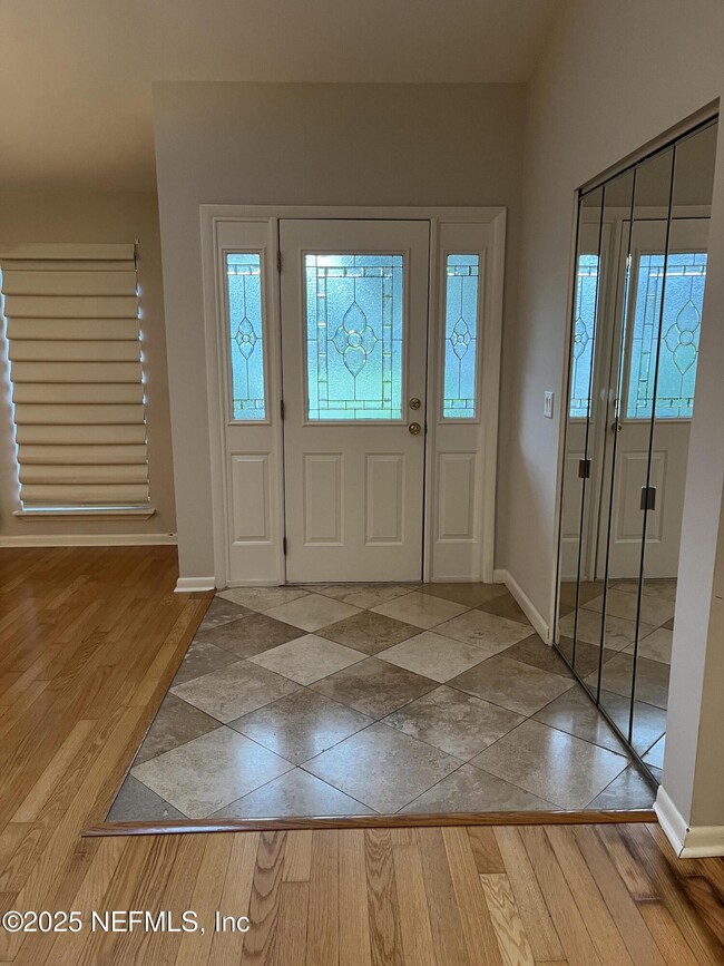 Photo - 1809 Kings Way