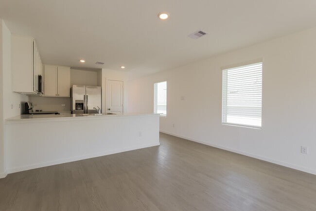 Photo - 613 Craven St