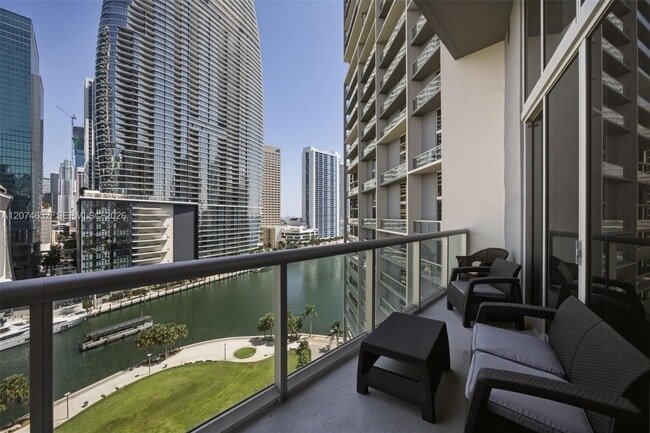 Photo - 475 Brickell Ave Unidad 1412