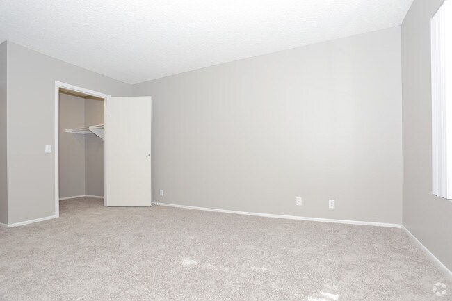 2BR, 2BR - 1050 SF