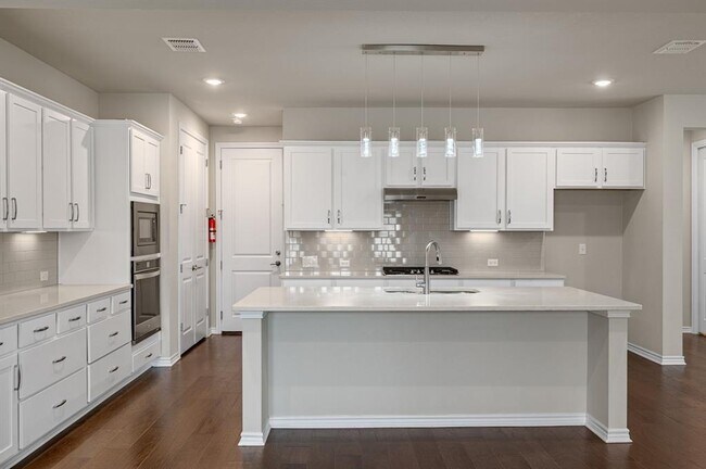 Photo - 305 Bolivar Wy Unidad 101