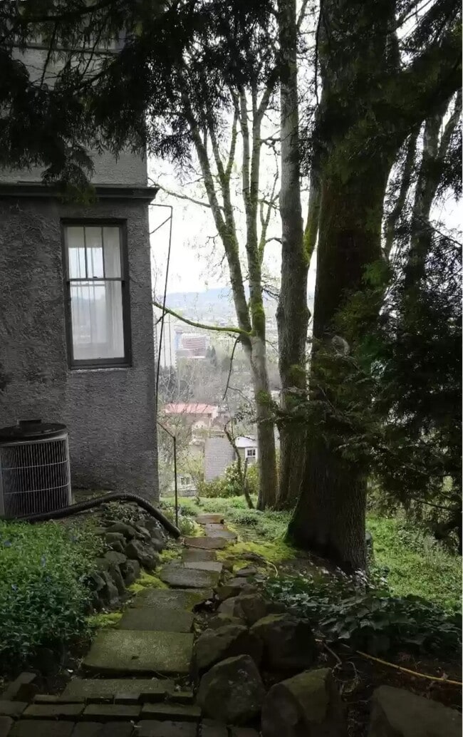 Photo - 2442 SW Sheffield Ave Unidad B