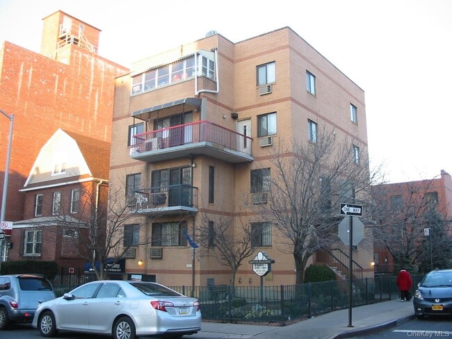 Building Photo - 68-03 41st Ave Unit 1A