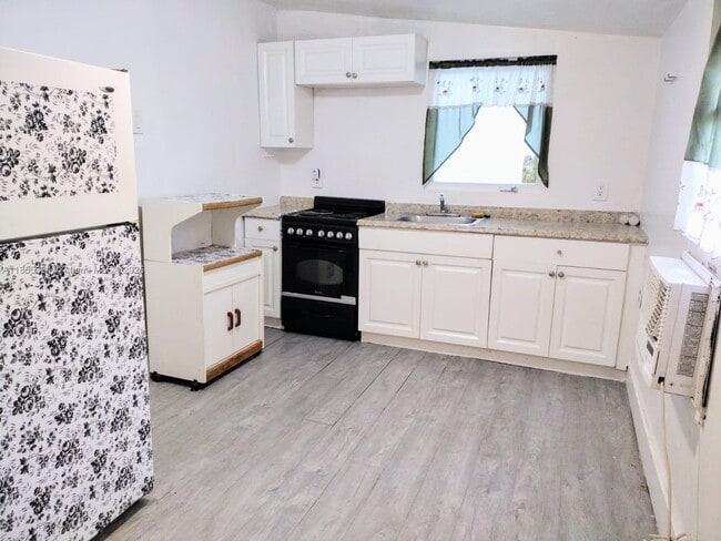 Photo - 5647 NW 5th Ct Unit B