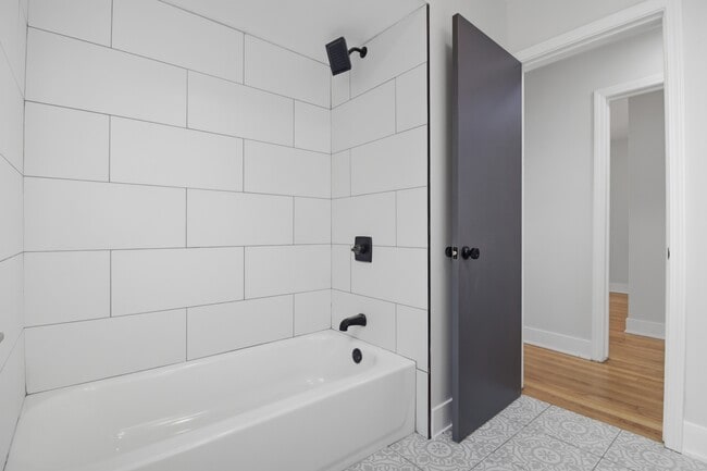 Photo - 2521 W Farragut Ave Unit 1