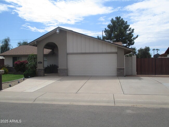Building Photo - 2691 W Bentrup St Rental