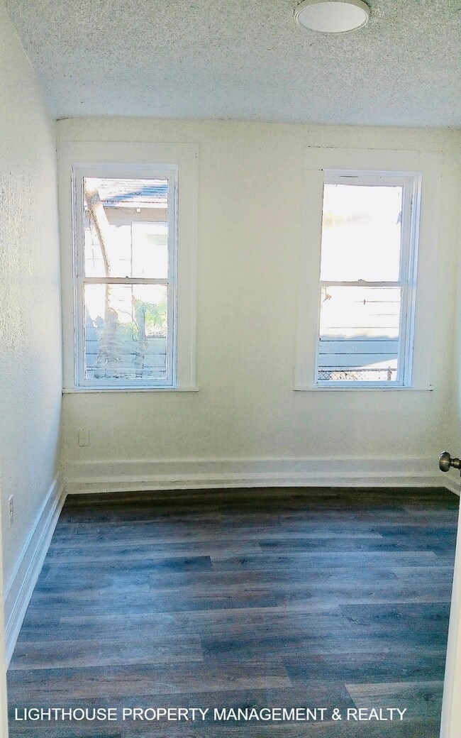 Photo - 3 Bed/1 Bath Craftsman Style Home!