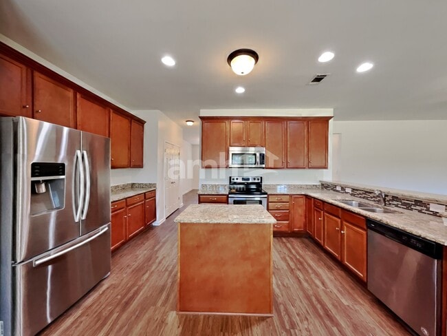 Photo - 106 E Cavendish Dr