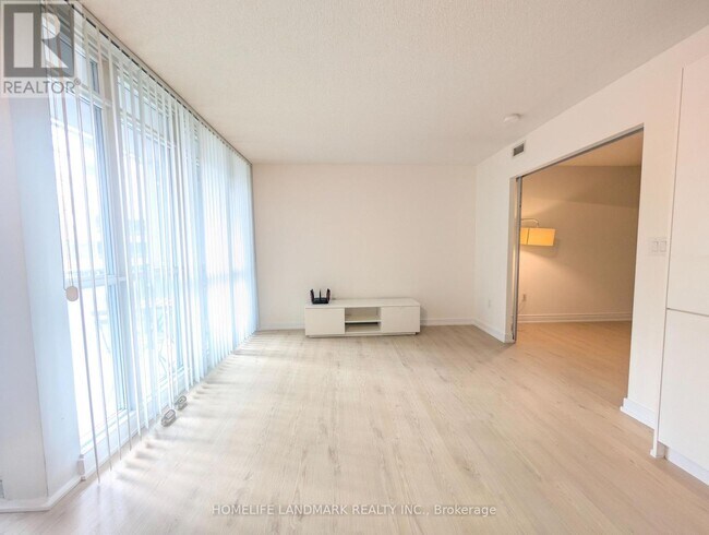 Photo - 15 Iceboat Terr Unit 931