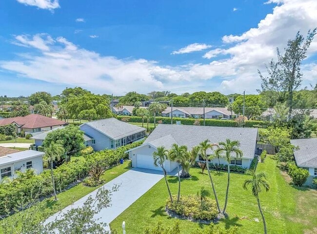 Photo - 654 West Dr