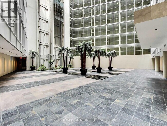 Photo - 650 Queens Quay W Unit 1819