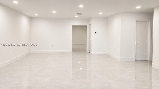 Photo - 776 NW 10th St