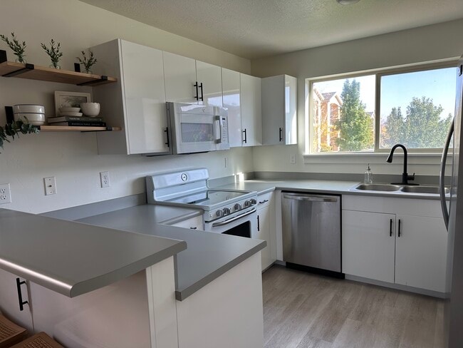 Building Photo - 1055 W 1033 N Unit 201 Rental