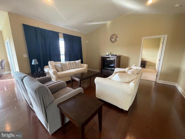 Photo - 19082 Hummingbird Ln