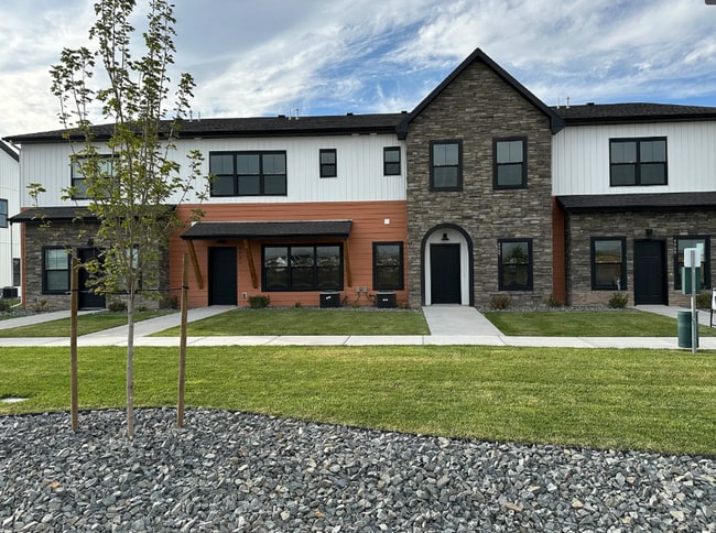 Building Photo - BRAND NEW TOWNHOME IN AMMON IDAHO 3 BED2.5 BATH WITH 2 STALL GARAGE