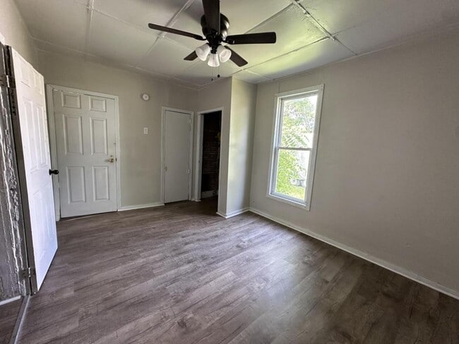 Photo - 315 W Hickory St