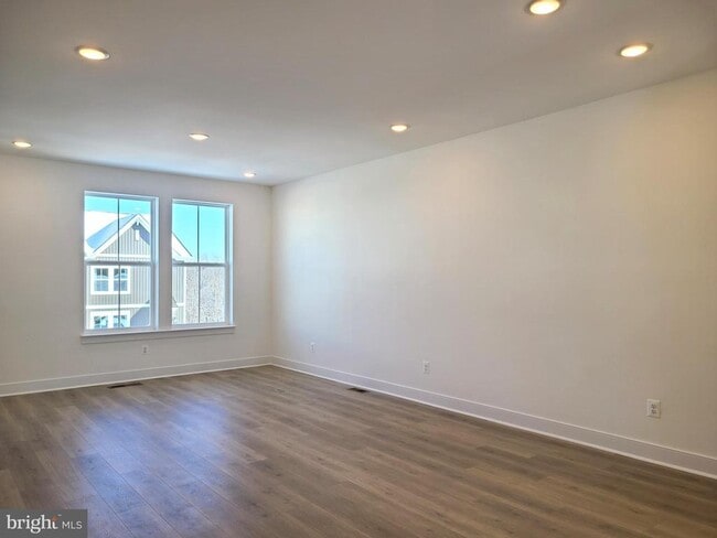 Photo - 5046 Bigleaf Rd