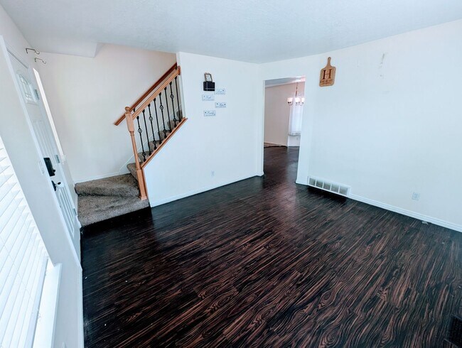 749 Country Club Dr