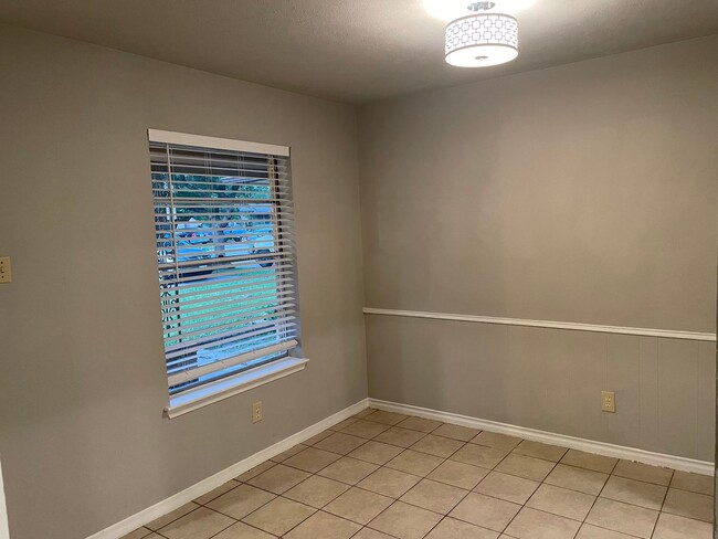 Photo - 930-932 Lindy Court Unidad 930